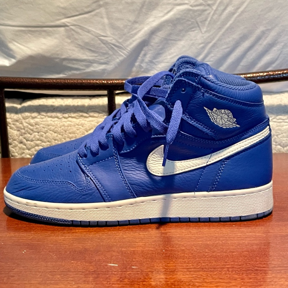 COPY - JORDAN 1 HIGH OG - HYPER ROYAL - size 7